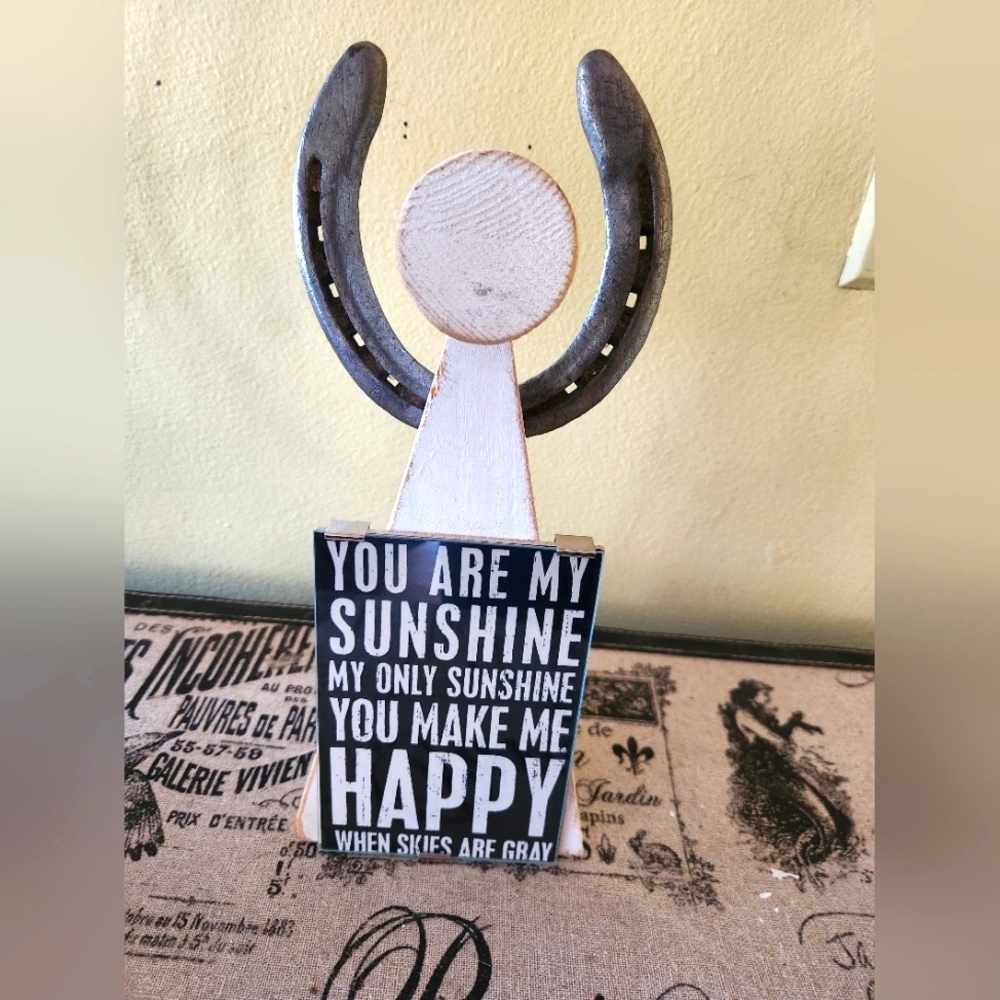 Horseshoe art angel figurine